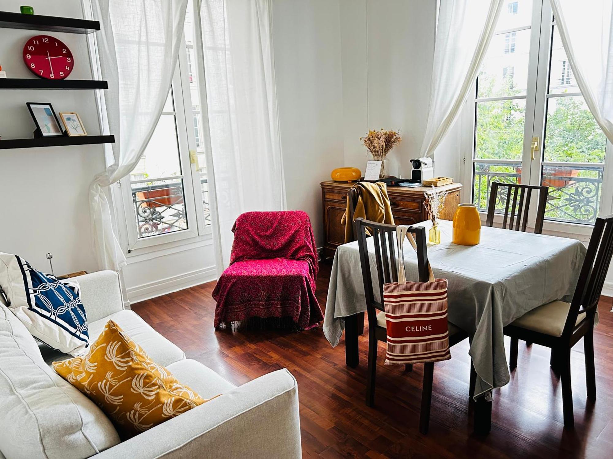 Apartment En Plein Coeur Du Marais Paris