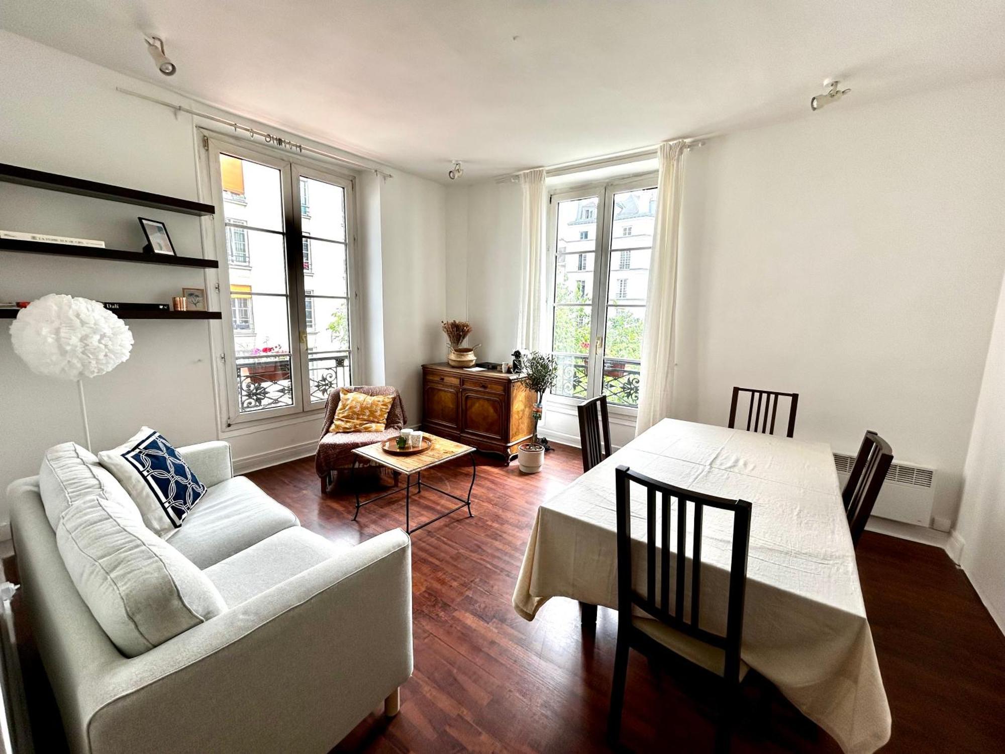 Apartment En Plein Coeur Du Marais Paris