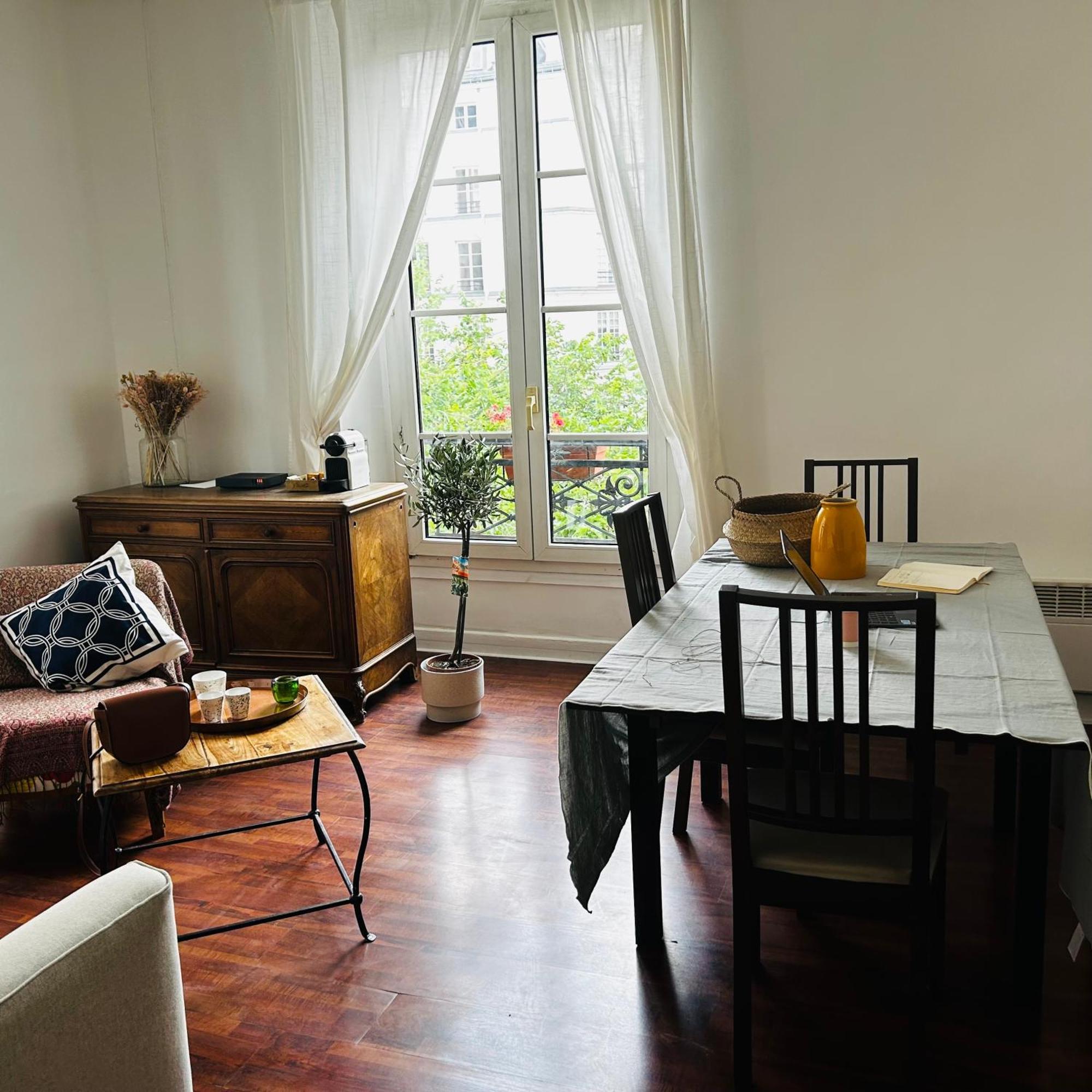 En Plein Coeur Du Marais Apartment