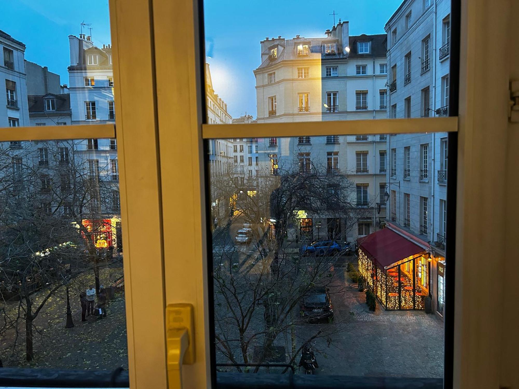 En Plein Coeur Du Marais